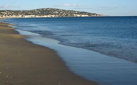 Mira Ceti Yurt Bed & Breakfast Sete  France